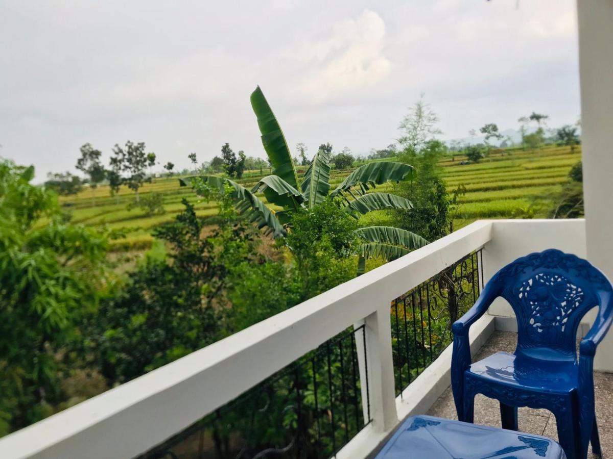 Tiara Homestay Plambi Buitenkant foto